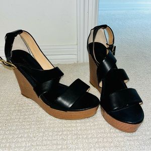 Banana Republic Wedges / Sandals - Black & Tan - Gold Buckle - Size 8.5